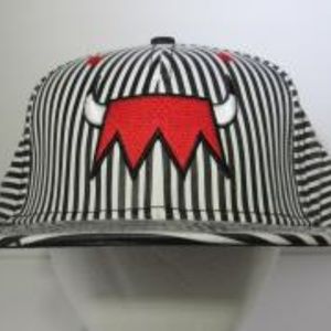 UNDRCRWN Stylish Bullies Design in Striped Fitted